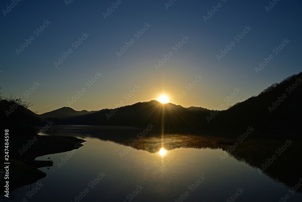 千丈寺湖の夜明けの情景