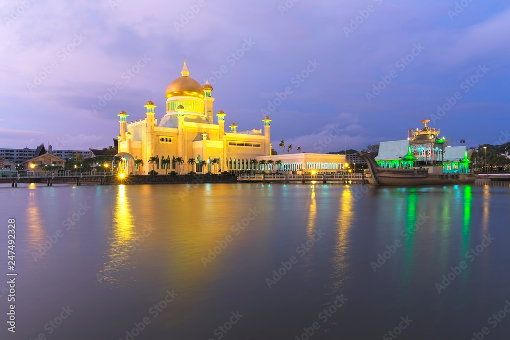 Sultan Omar Ali Saifuddien Mosque in Brunei Sultan Omar Ali Saifuddien Mosque in Brunei