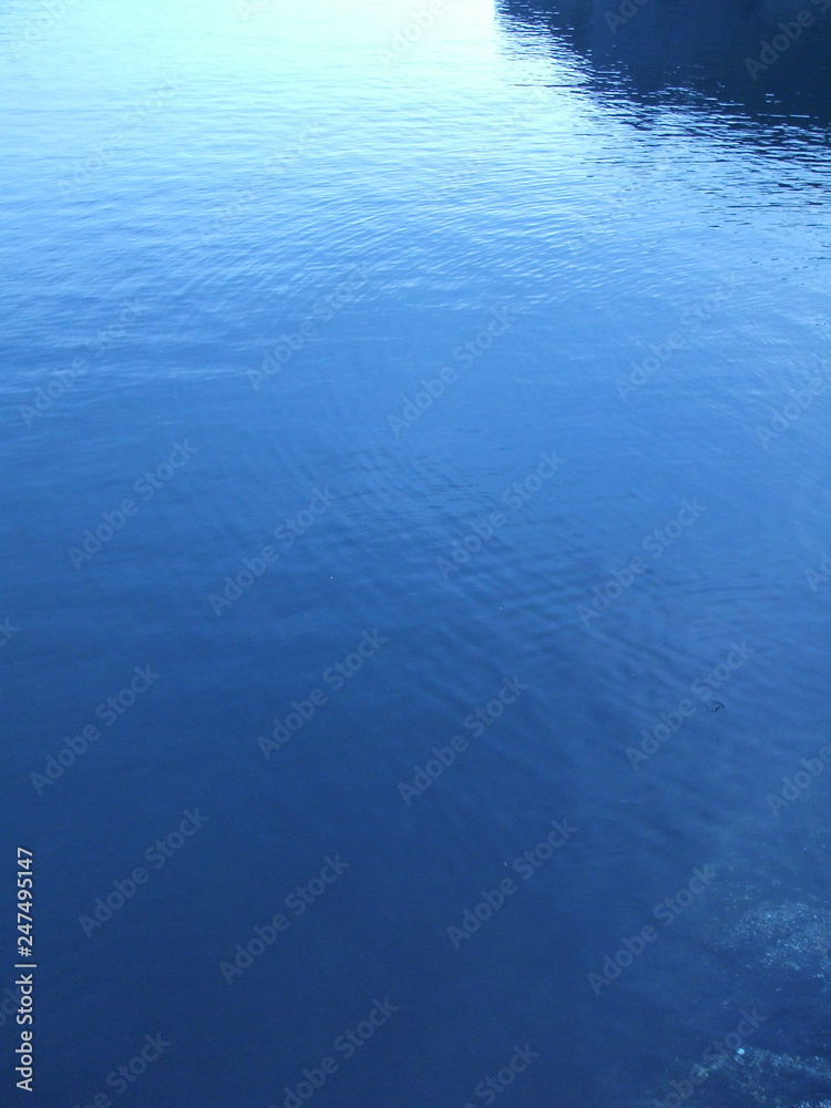 なだらかな海水面 なだらかな海水面