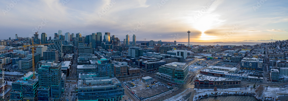 Fototapeta premium Seattle Panoramic Snow Winter Weather Sunset Skyline Architecture Buildings
