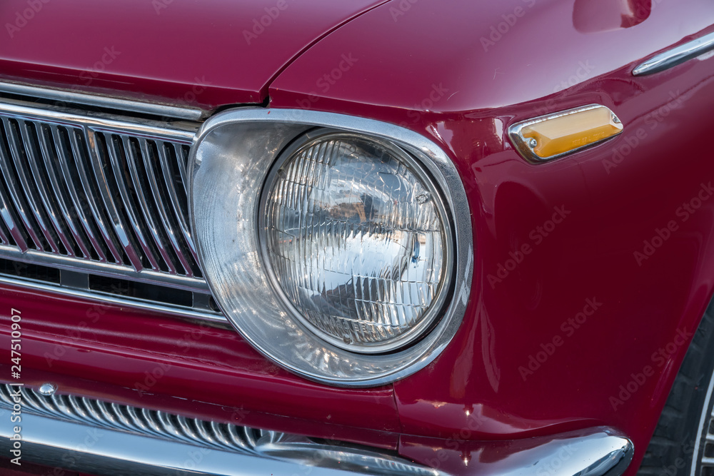 自動車のヘッドライト Headlight of the car 自動車のヘッドライト Headlight of the car