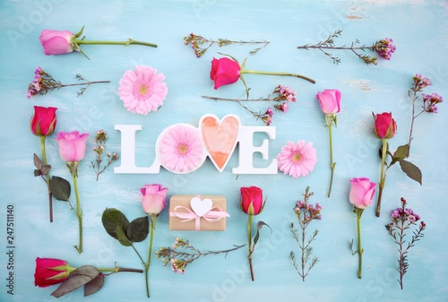 Love - Geschenk mit Rosen f...