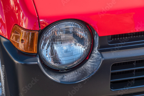 自動車のヘッドライト　Headlight of the car