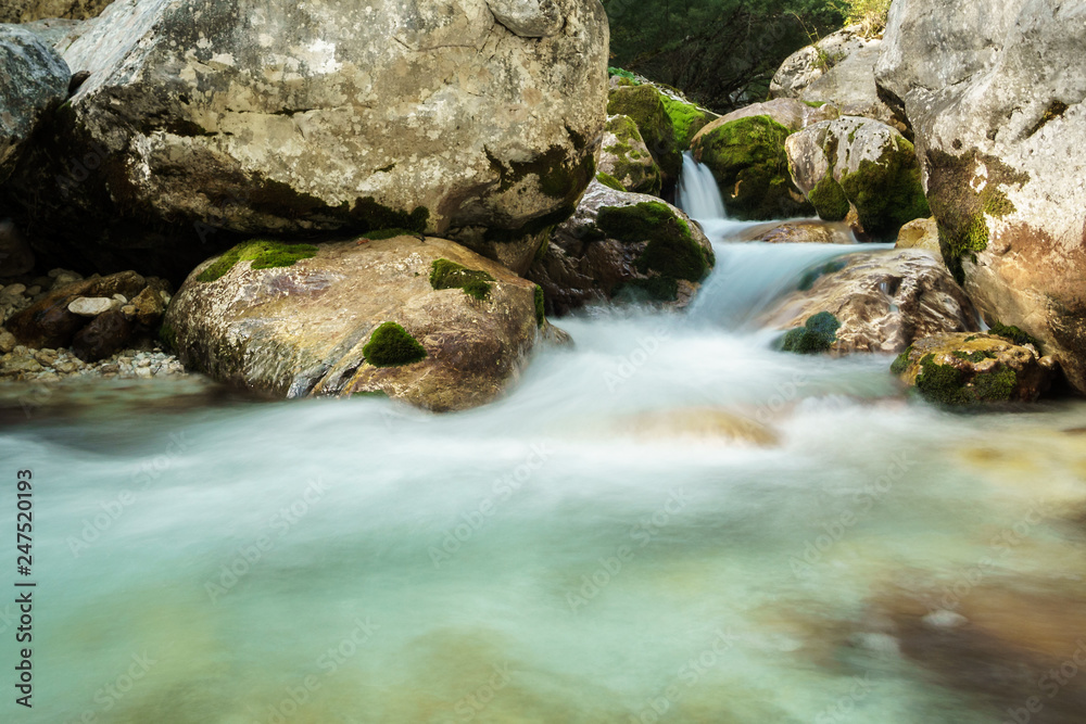 Der Fluss Soca im Triglav Nationalpark in Slowenien Der Fluss Soca im Triglav Nationalpark in Slowenien