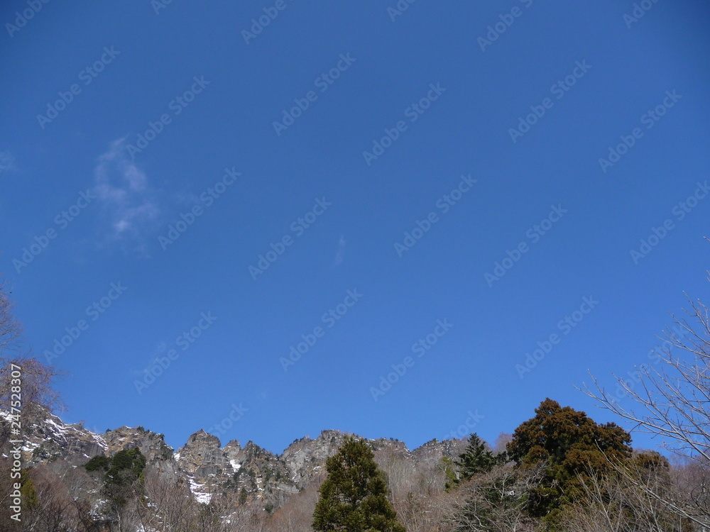 Naklejka premium 青空の下の戸隠山(長野県)