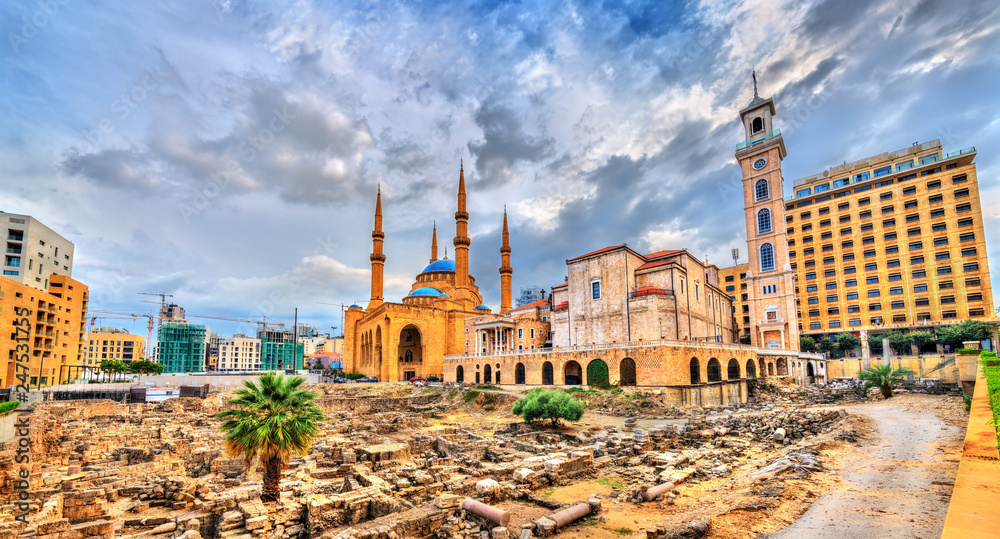 Obraz premium Katedra św. Jerzego Maronitów, meczet Mohammada Al-Amina i Ogród Przebaczenia w Bejrucie w Libanie