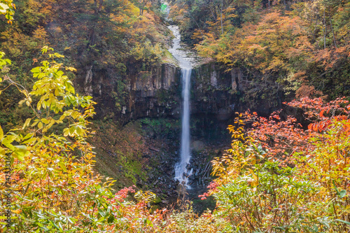 Waterfall of colored leaves of Hachimantai Sori 紅葉の八幡平 曽利の滝