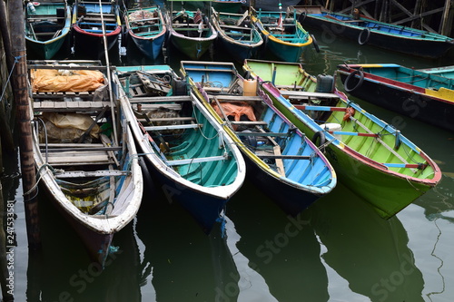 boats in parked in beach water © Wartono