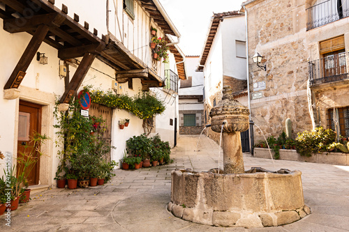Plaza de la Fuente de los Chorros en Cuacos de Yuste, La Vera (Cáceres).