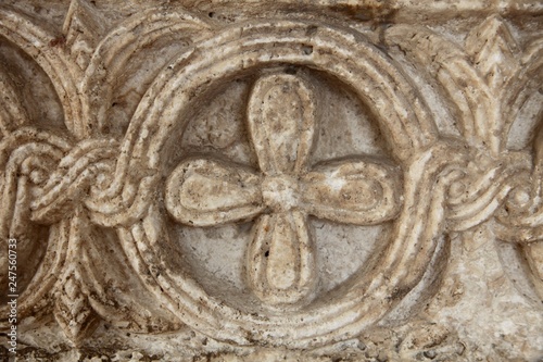 Foto Medieval stone cross