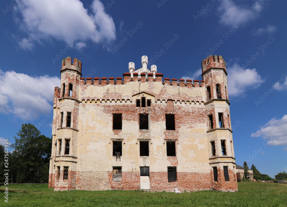 Fototapeta premium Ruins of the Cesky Rudolec Chateau