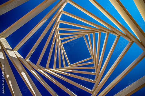 Obraz na płótnie .swirled ceiling of a wooden gazebo on the background of blue and clear sky w salonie