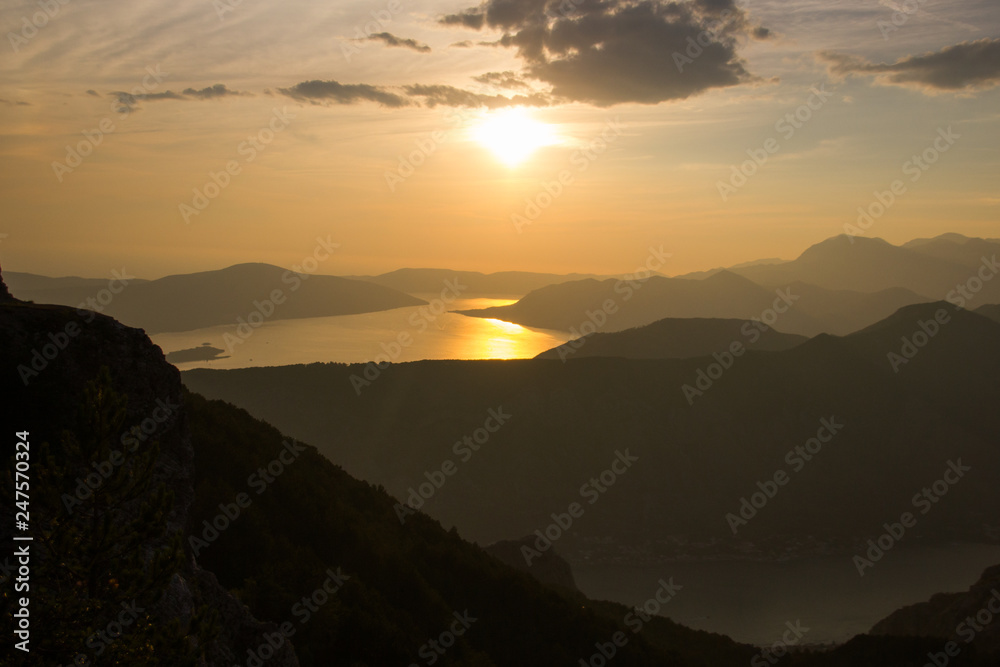 Obraz premium Sunset in the mountains