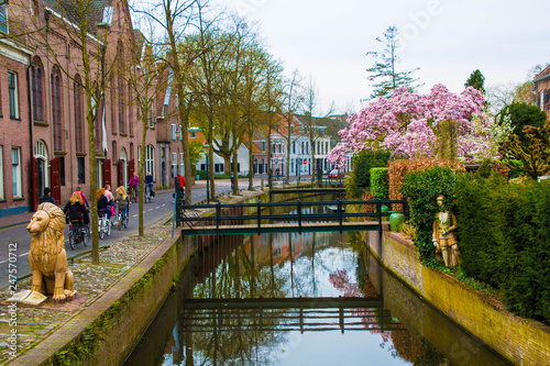 Kanal Gracht Niederlande im Frühling
