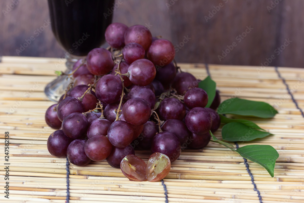 Purple grapes with grape juice Purple grapes with grape juice