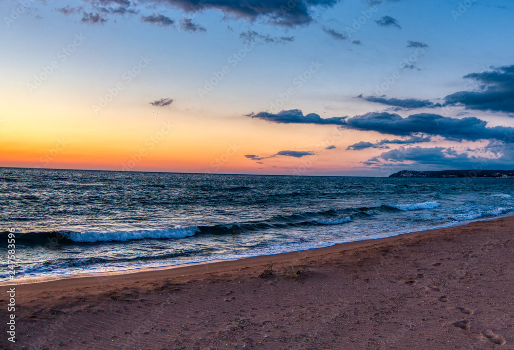 Sonnenaufgang am Meeresstrand