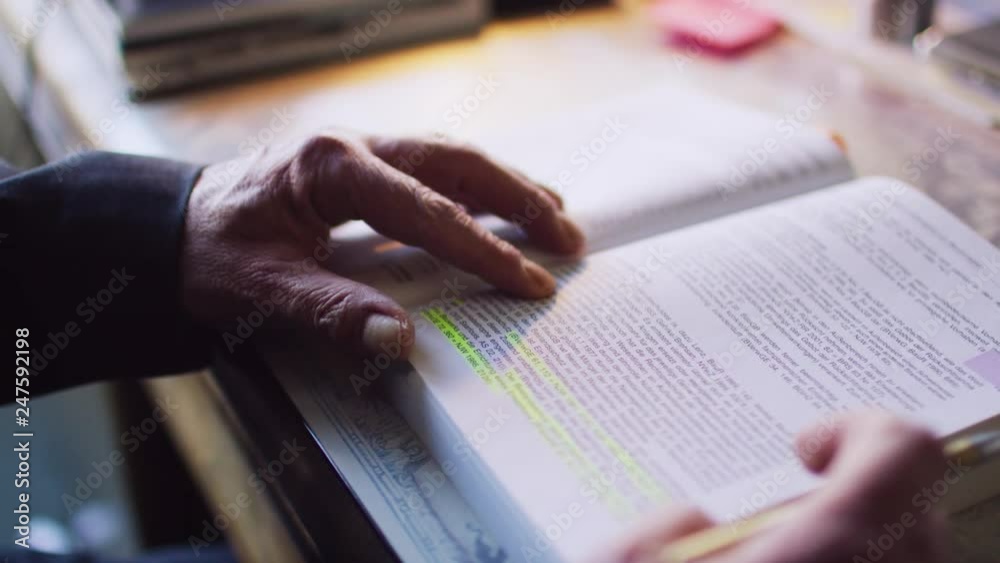 Lawyer reads in a code - jusrist liest in einem gesetzbuch