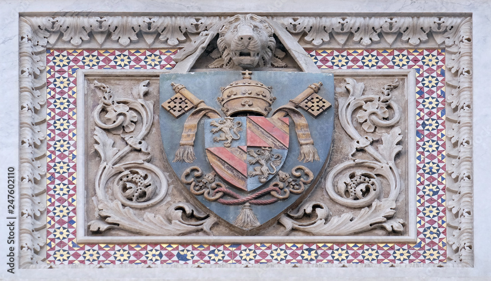 Coat of arms of prominent families that contributed to the facade., Portal of Cattedrale di Santa Maria del Fiore (Cathedral of Saint Mary of the Flower), Florence, Italy