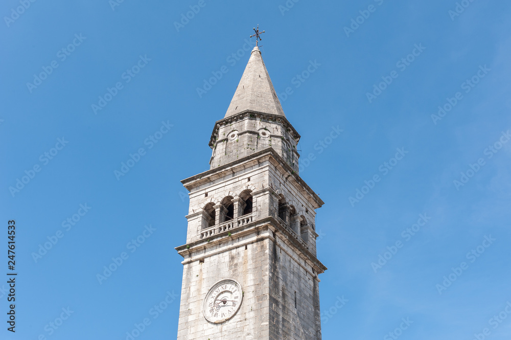 Kirchturm von Sankt Nikolaus in Pazin in Kroatien