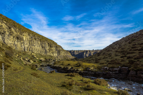 different scenarios through which the nervion river passes before reaching the jump