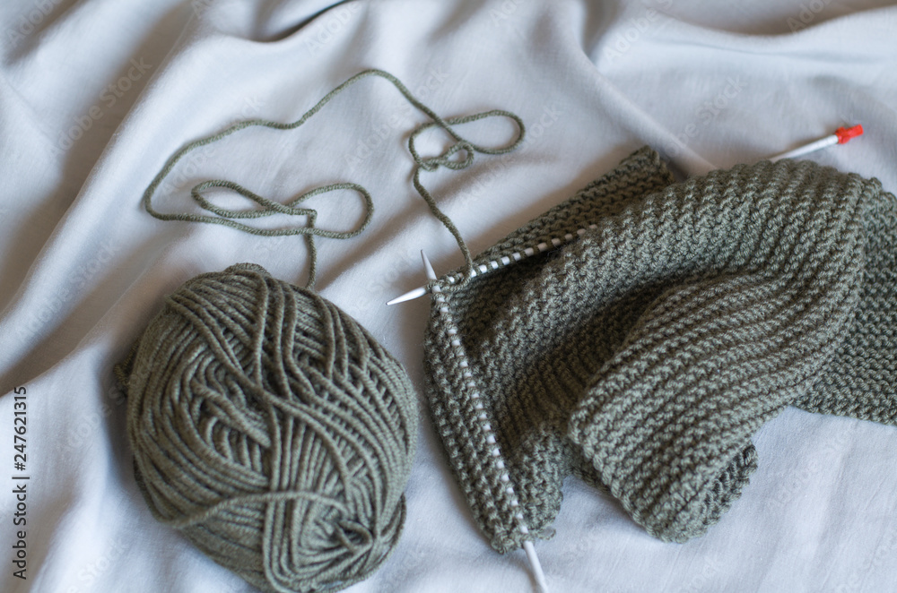 Knitting a scarf on the spokes