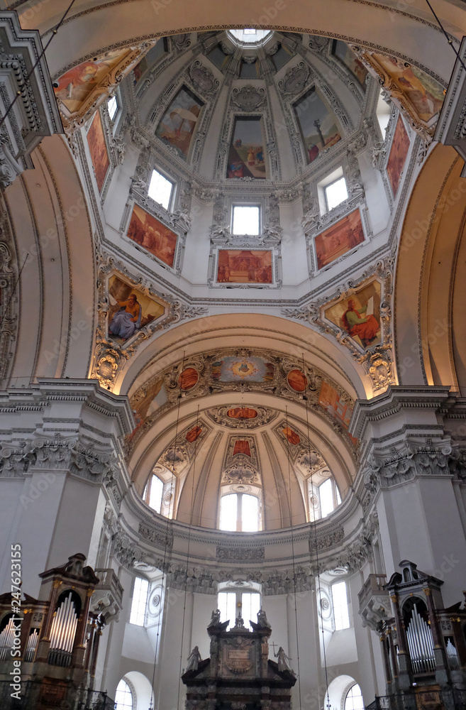 Obraz premium Fragment of the dome in Salzburg Cathedral 