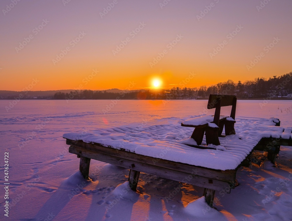 Zimowy zachód słońca. Jezioro na Warmii - obrazy, fototapety, plakaty 