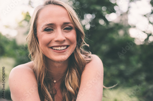 Fotografia Beautiful young woman at the park