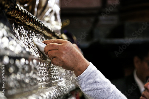 Mano en andas del Señor de los Milagros photo