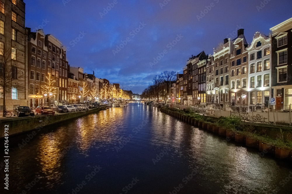 Amsterdamer Grachten im Abendlicht