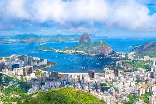 Photo Beautiful cityscape of Rio de Janeiro city with Sugarloaf Mountain and Guanabara