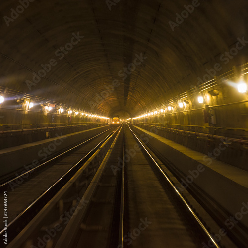Binario ferroviario tunnel