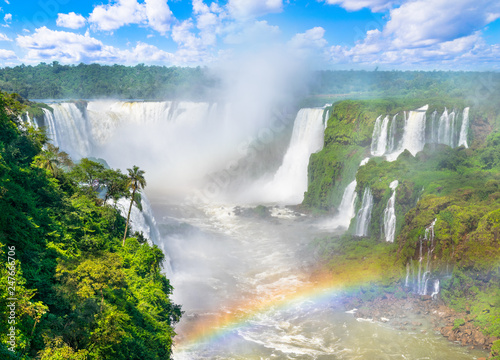 Beautiful view of Iguazu Falls, one of the Seven Natural Wonders of the World - Foz do Iguaçu, Brazil © Nido Huebl