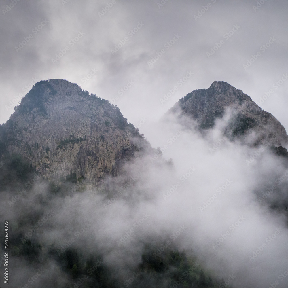 Berge - Pyrenäen - Nebel - Spanien