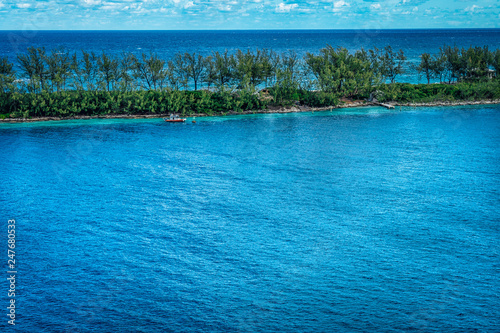 Fototapeta Naklejka Na Ścianę i Meble -  Tropical Island Shoreline