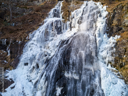 Drohne - Wald - Winter - Schnee - gefrorener Wasserfall