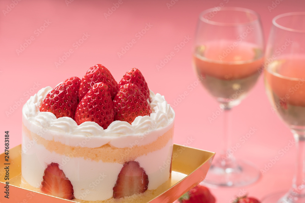 誕生日ケーキとシャンパンのイメージ写真 Stock Foto Adobe Stock