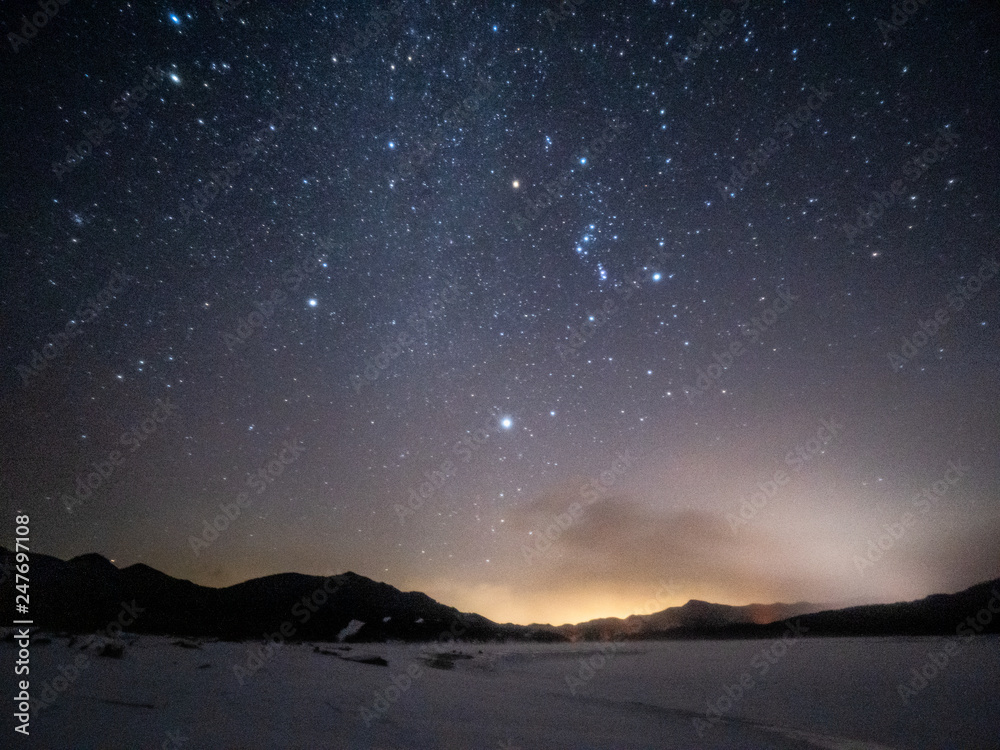 Fototapeta premium タウシュベツ川橋梁と冬の星座