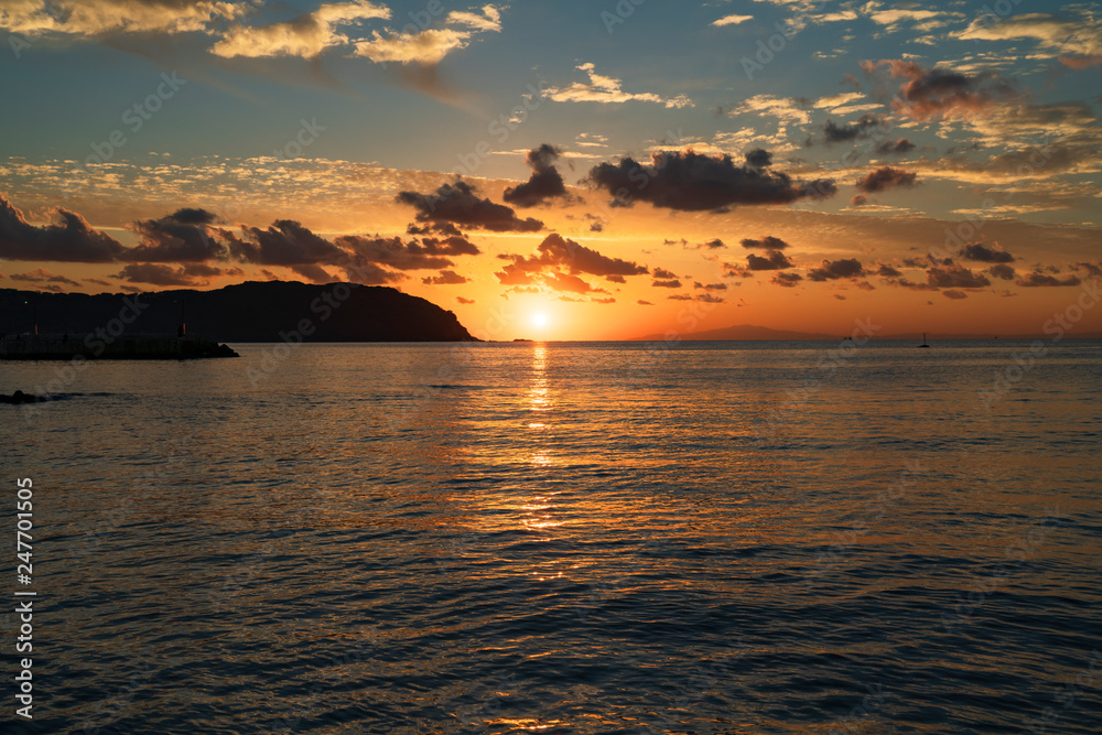 沈む夕日の大絶景・富浦海岸