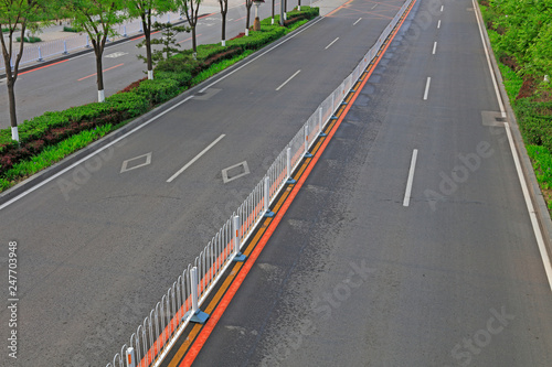 median strip, closeup of photo