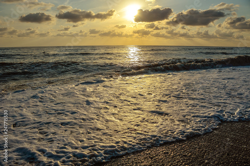 Fototapeta Naklejka Na Ścianę i Meble -  Beautiful sea sunset