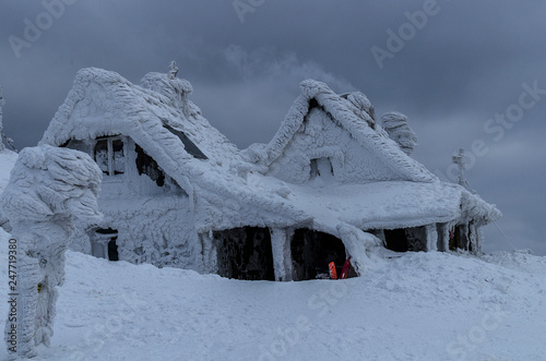 Fototapeta Naklejka Na Ścianę i Meble -  schronisko Bieszczady 