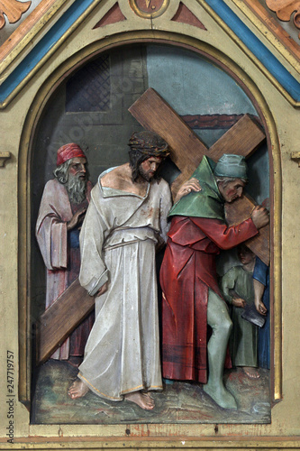 5th Stations of the Cross, Simon of Cyrene carries the cross