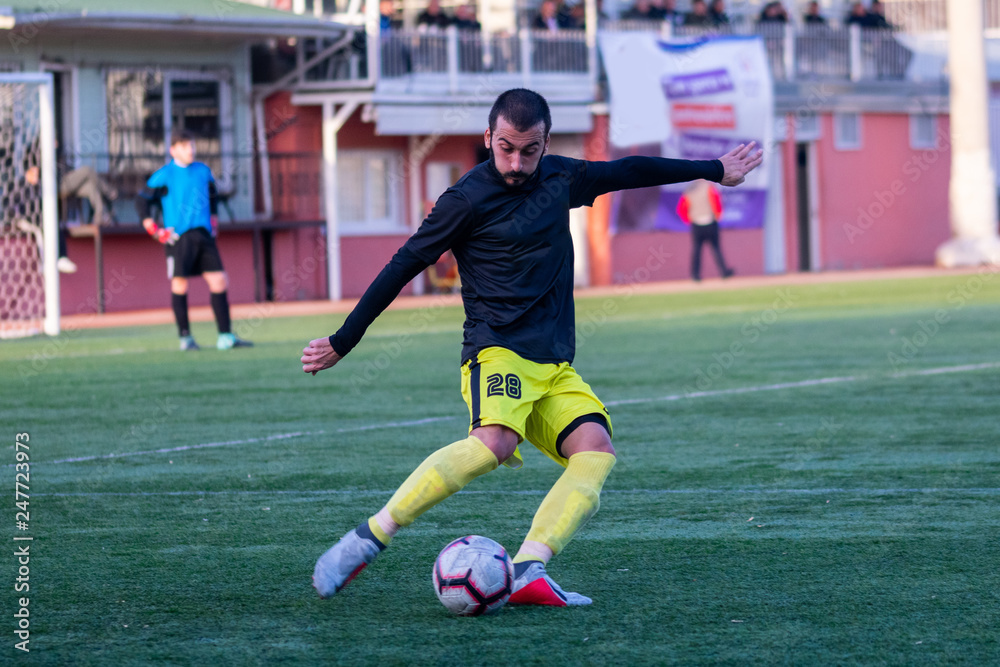 Obraz premium soccer player kicking ball