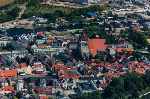 Greifswald, Ryck, Rathaus, Markt und Marienkirche, Mecklenburg-Vorpommern, Deutschland, Luftaufnahme photo