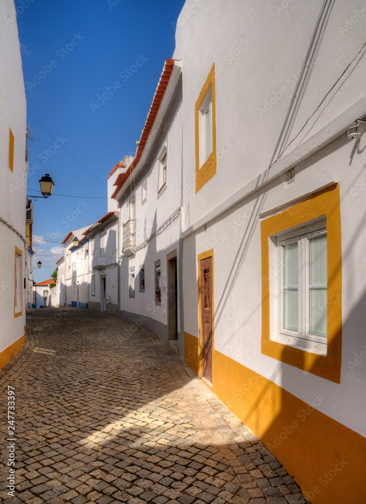 Rue typique à Arronches, Alentejo, Portugal