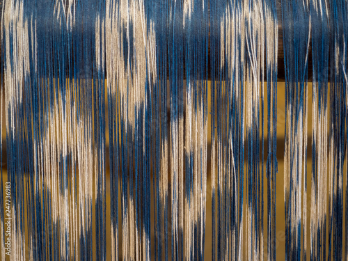 fabricación artesanal tejido típico isla de mallorca en telar ikat 