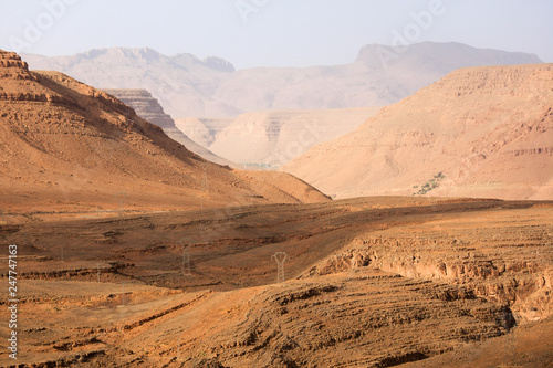 Karge wüstenhafte Berglandschaft des Antiatlas, Marokko