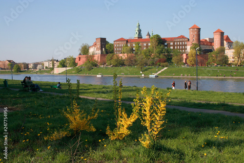Obraz na płótnie Spring in Krakow (Wawel and Vistula river), Poland w salonie