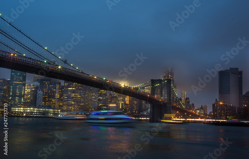 Fototapeta Naklejka Na Ścianę i Meble -  Night view of Manhattan skyline